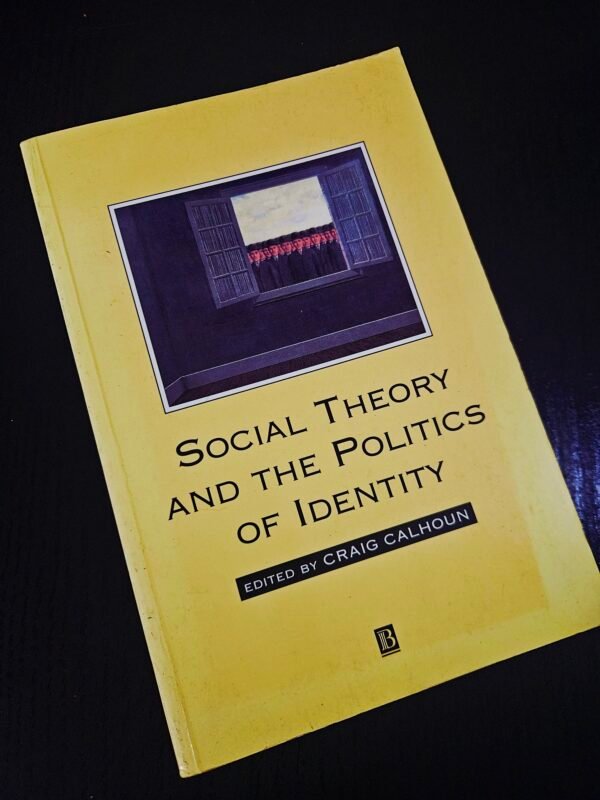 Social Theory and the Politics of Identity - Craig Calhoun