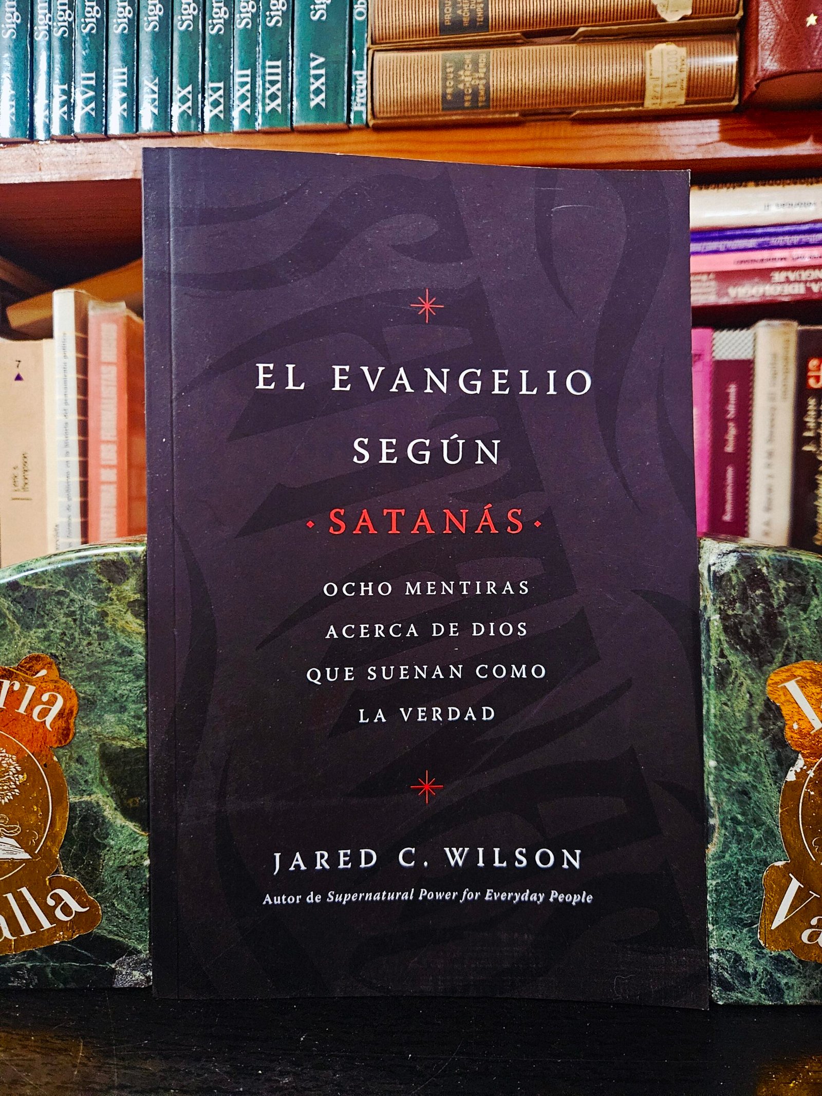 El Evangelio según Satanás: Ocho mentiras acerca de Dios que suenan como la verdad (Spanish Edition)