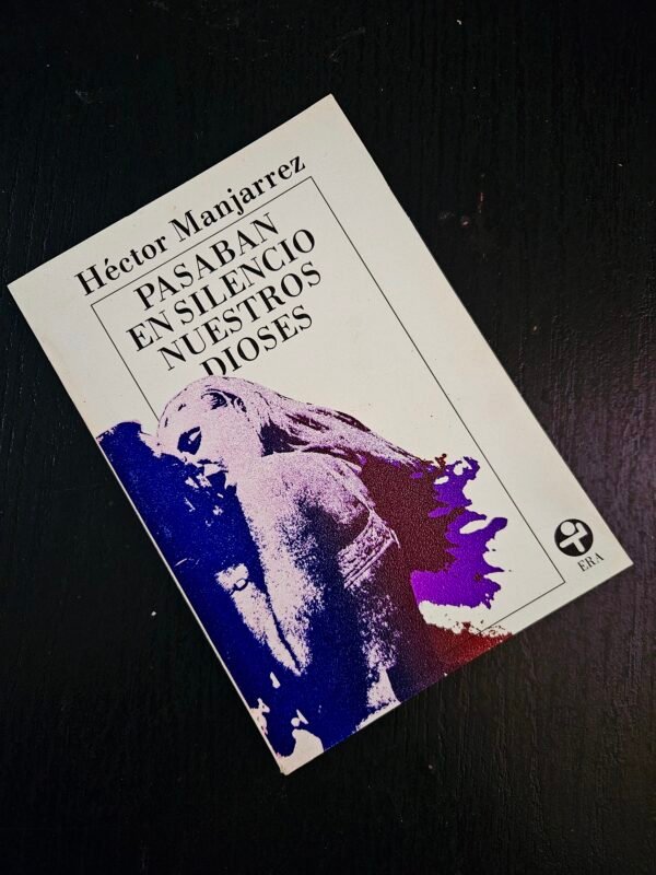 Pasaban en silencio nuestros dioses