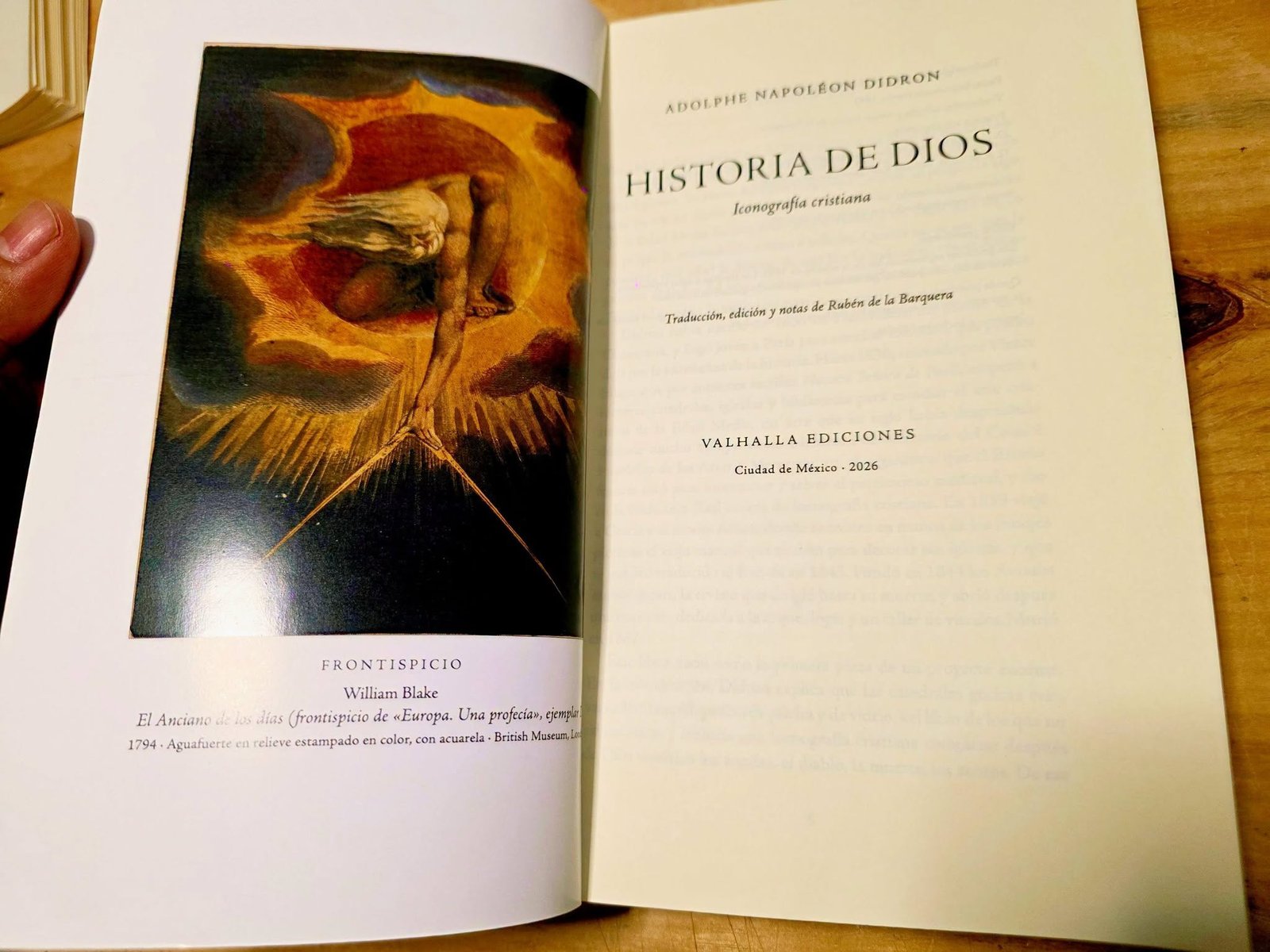 Frontispicio a color El Anciano de los días de William Blake y portada interior de Historia de Dios de Didron