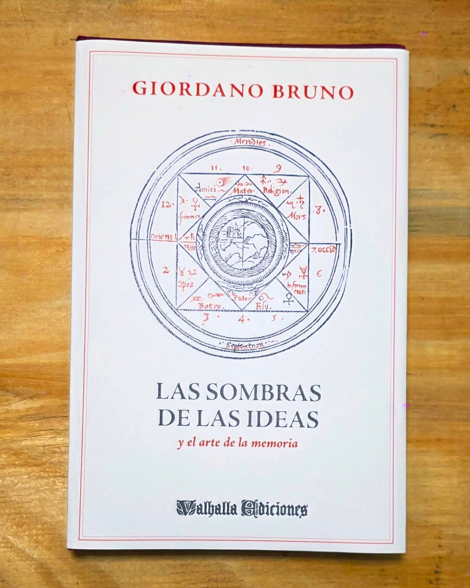 Portada de Las sombras de las ideas de Giordano Bruno con el diagrama astrológico de las doce casas en rojo y negro