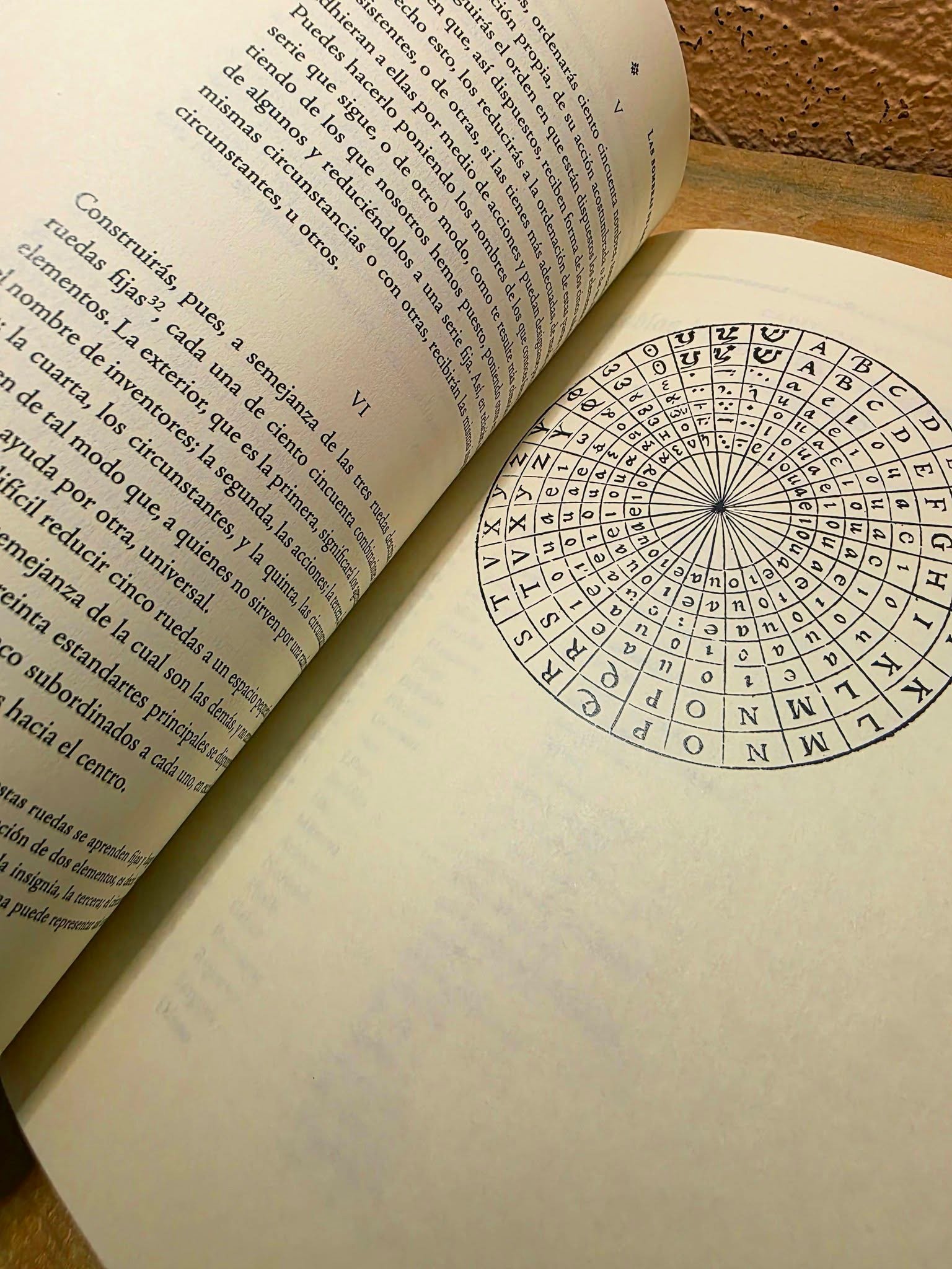 Rueda combinatoria de letras de la edición de 1582 en el capítulo de las ruedas de Las sombras de las ideas