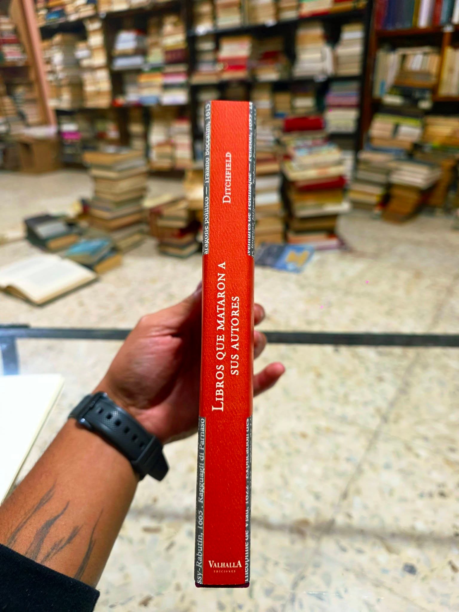 Lomo rojo de Libros que mataron a sus autores, Ditchfield, Valhalla Ediciones